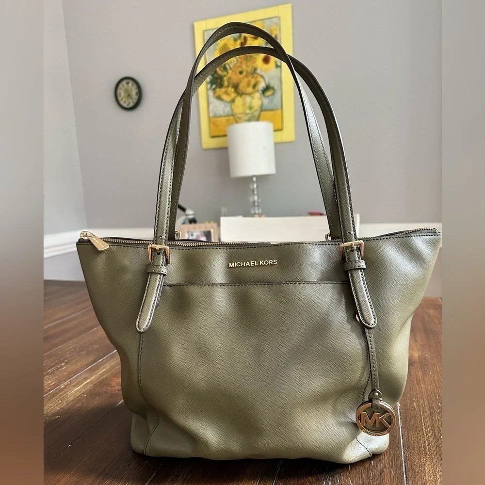 Michael Kors jet set tote bag